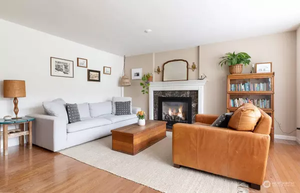 1982 Fiver PL, Oak Harbor, WA 98277