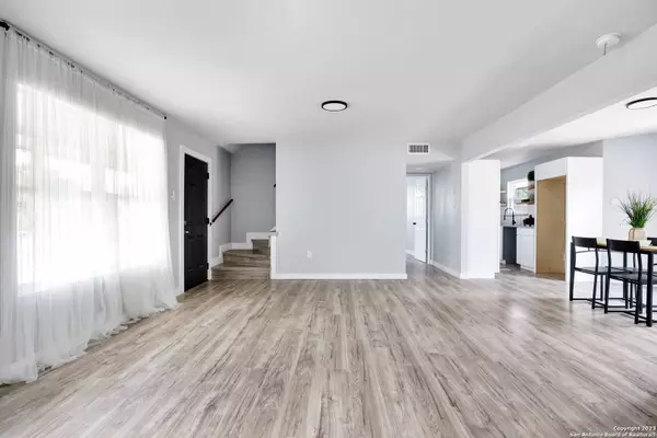 8026 HOBBLE ST, San Antonio, TX 78227-2651