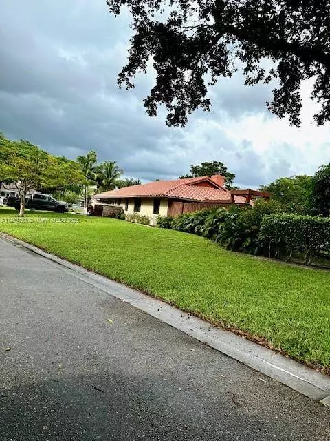 9780 NW 1st Pl, Coral Springs, FL 33071