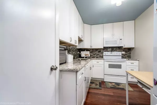 8640 Waukegan Road #222, Morton Grove, IL 60053