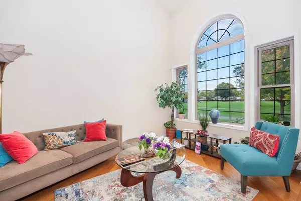 753 W VERMONT Street, Villa Park, IL 60181