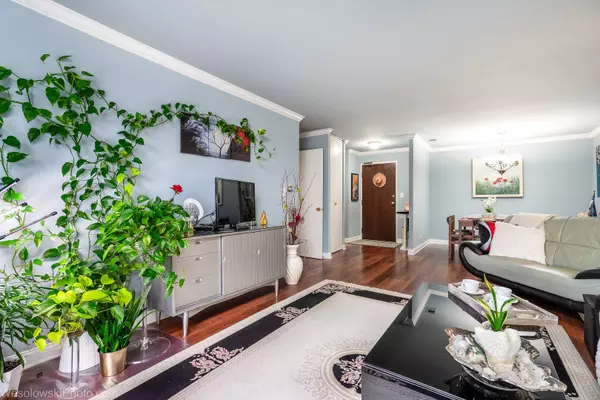 8640 Waukegan Road #222, Morton Grove, IL 60053