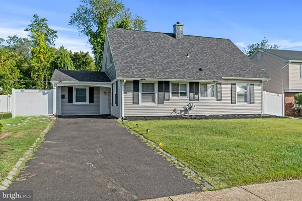 28 BUCKINGHAM DR, Willingboro, NJ 08046