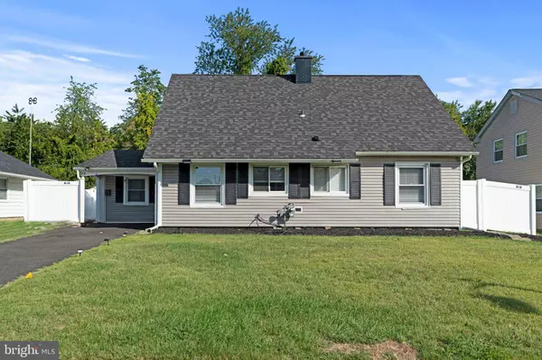 28 BUCKINGHAM DR, Willingboro, NJ 08046