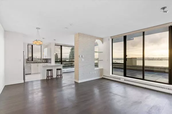 PH1 124 W1st Street,