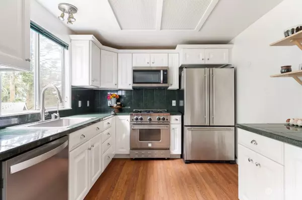 1982 Fiver PL, Oak Harbor, WA 98277