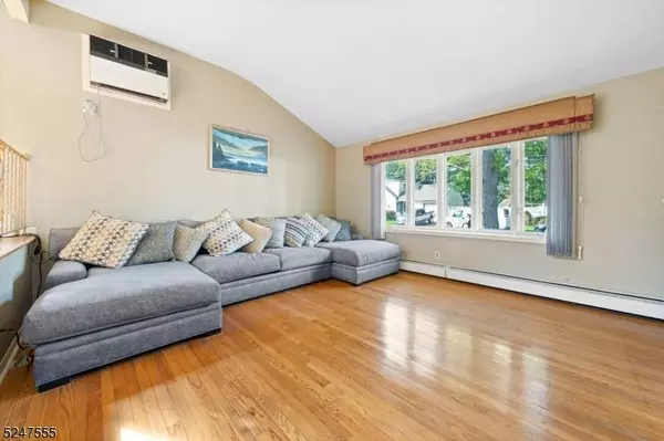 959 Walnut St, Roselle Boro, NJ 07203