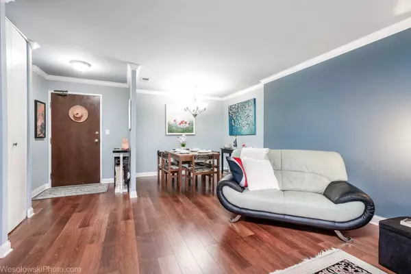 8640 Waukegan Road #222, Morton Grove, IL 60053