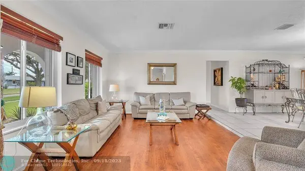 7441 NW 6th Ct, Plantation, FL 33317