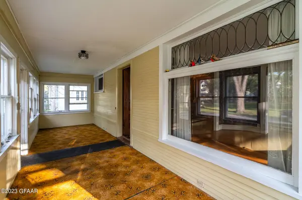 525 6TH Street S, Grand Forks, ND 58201