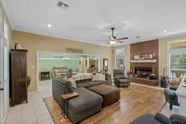 18865 Peachtree Ln., Lindale, TX 75771