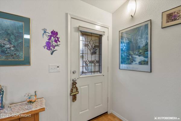 216 S Sarah CIR, Palmer, AK 99645