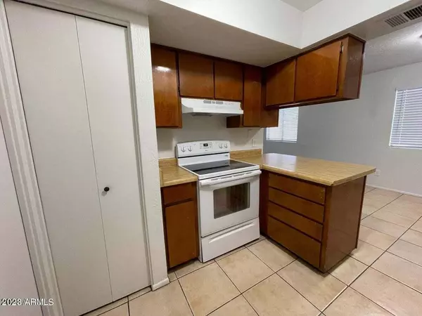 1904 W VILLAGE Drive, Phoenix, AZ 85023