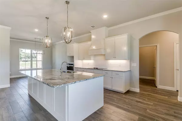 2300 Erwin Road, Poolville, TX 76087