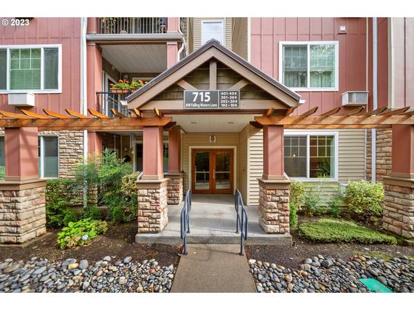 715 NW FALLING WATERS LN #102, Portland, OR 97229