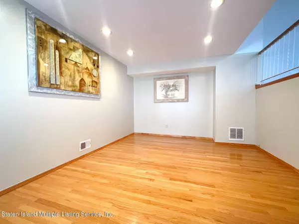 107 Mcveigh Avenue, Staten Island, NY 10314