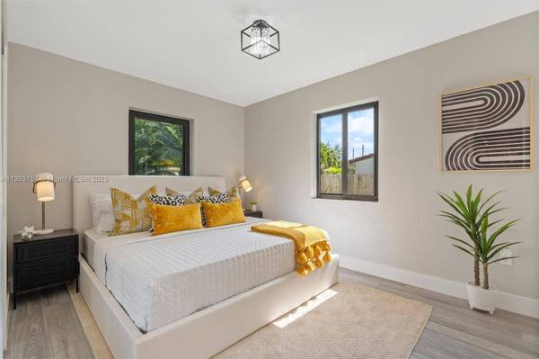 1040 NE 121st St, Biscayne Park, FL 33161