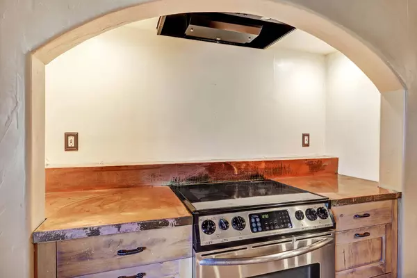 34 Camino Arco Iris, Corrales, NM 87048