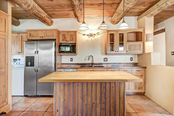 34 Camino Arco Iris, Corrales, NM 87048