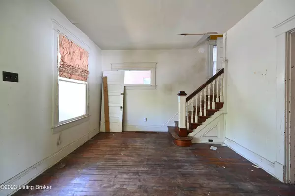 1899 Princeton Dr Dr, Louisville, KY 40205