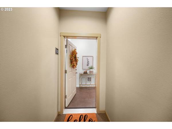 715 NW FALLING WATERS LN #102, Portland, OR 97229