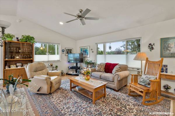 216 S Sarah CIR, Palmer, AK 99645