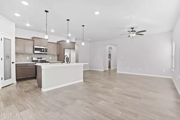 6913 BROWN MESQUITE Lane, El Paso, TX 79934