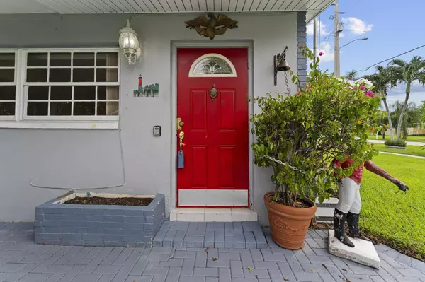 236 Greenbrier DR, Palm Springs, FL 33461