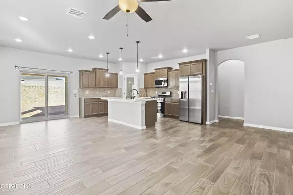 6913 BROWN MESQUITE Lane, El Paso, TX 79934