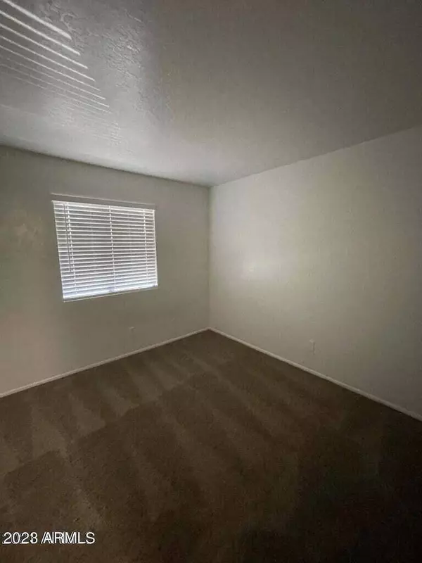 1904 W VILLAGE Drive, Phoenix, AZ 85023