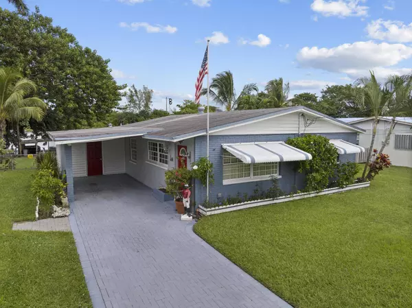 236 Greenbrier DR, Palm Springs, FL 33461