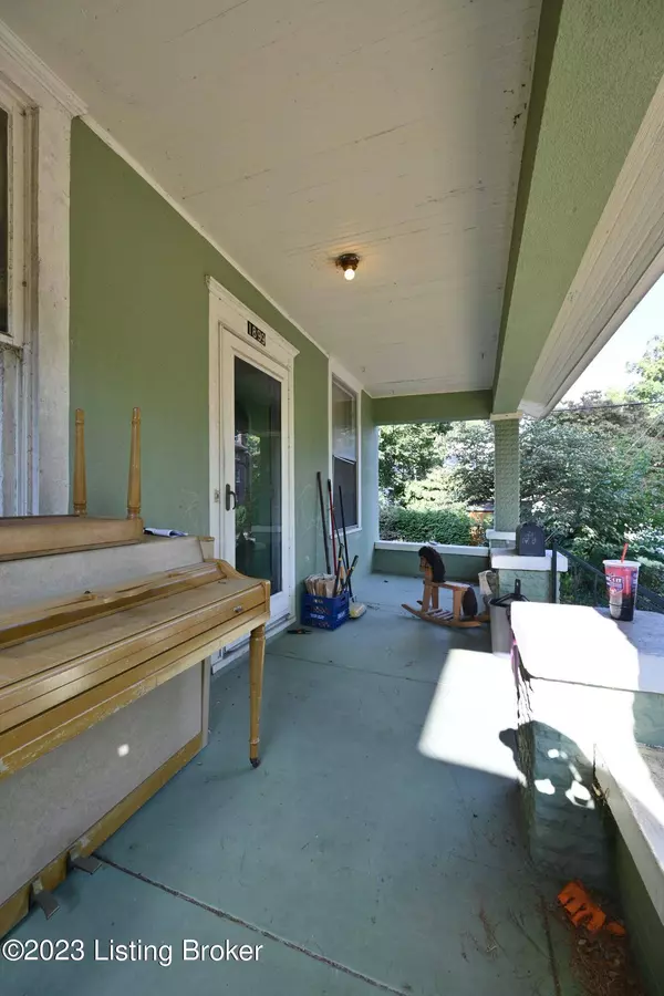 1899 Princeton Dr Dr, Louisville, KY 40205