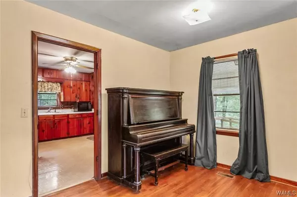 5605 CYPRESS VIEW LN, Northport, AL 35473