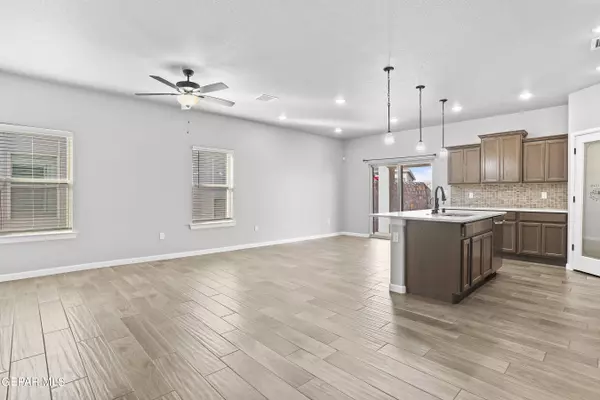 6913 BROWN MESQUITE Lane, El Paso, TX 79934