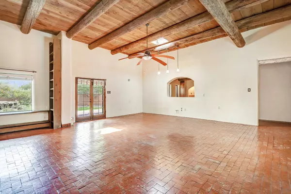 34 Camino Arco Iris, Corrales, NM 87048