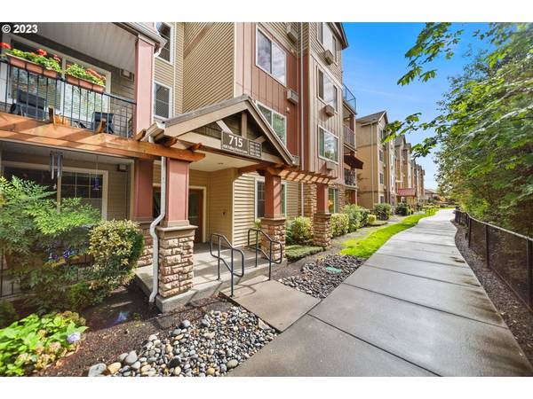 715 NW FALLING WATERS LN #102, Portland, OR 97229