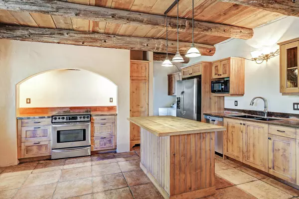 34 Camino Arco Iris, Corrales, NM 87048