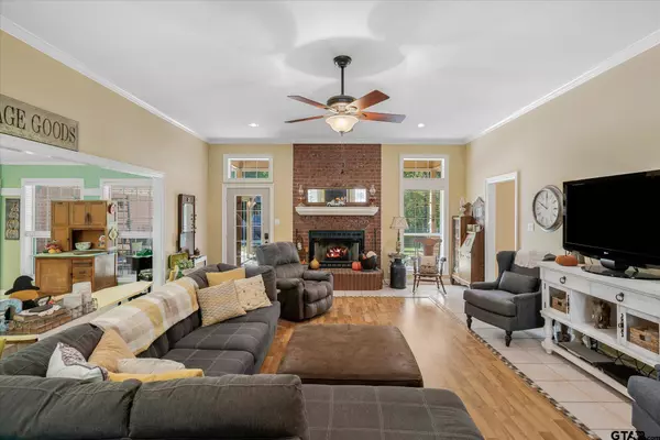 18865 Peachtree Ln., Lindale, TX 75771