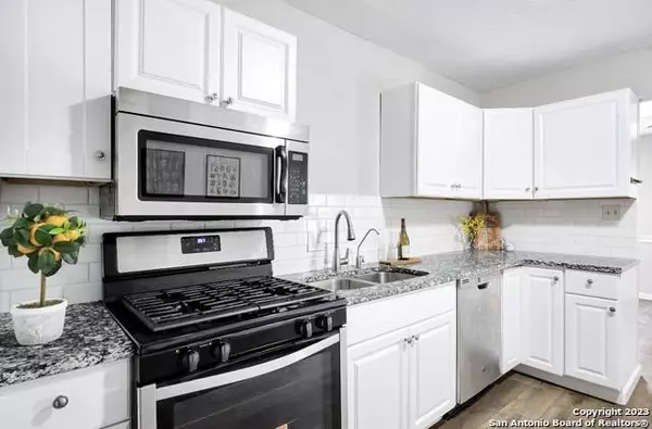 211 DICKSON AVE, San Antonio, TX 78214-2421