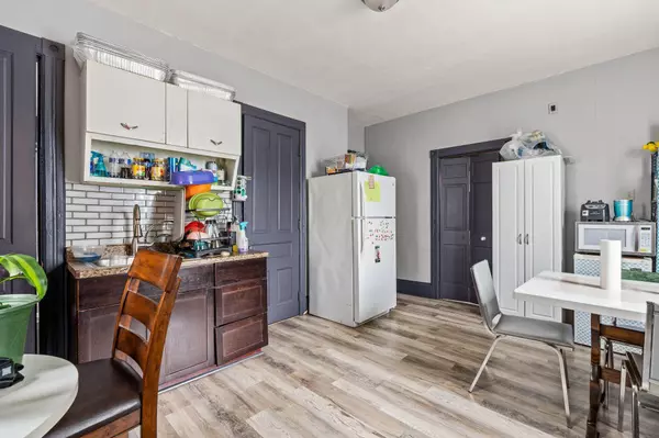 2861 S 7th St, Milwaukee, WI 53215