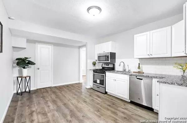 211 DICKSON AVE, San Antonio, TX 78214-2421