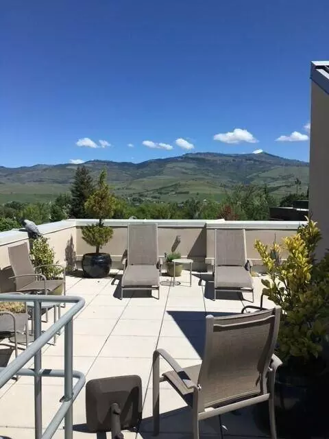 153 Will Dodge Way, Ashland, OR 97520