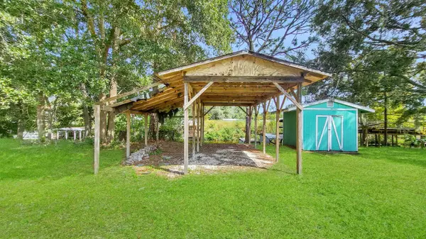 132 Shoreline Ave, Satsuma, FL 32177