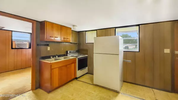 132 SHORELINE AVE, Satsuma, FL 32189