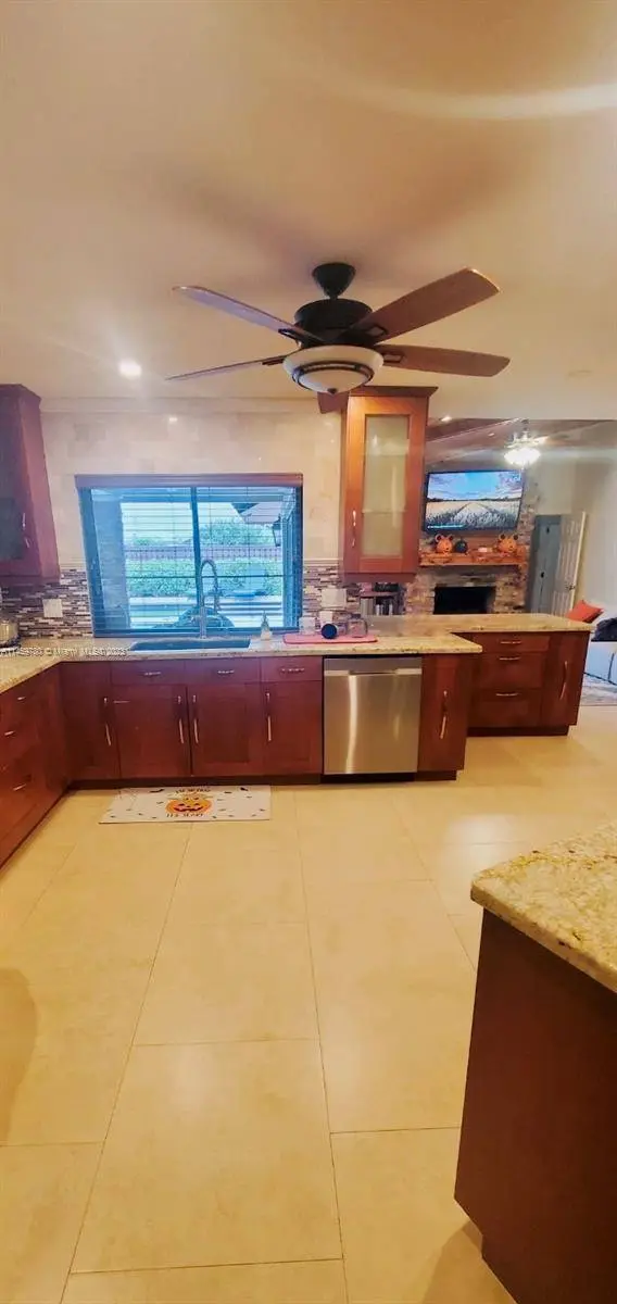 9780 NW 1st Pl, Coral Springs, FL 33071