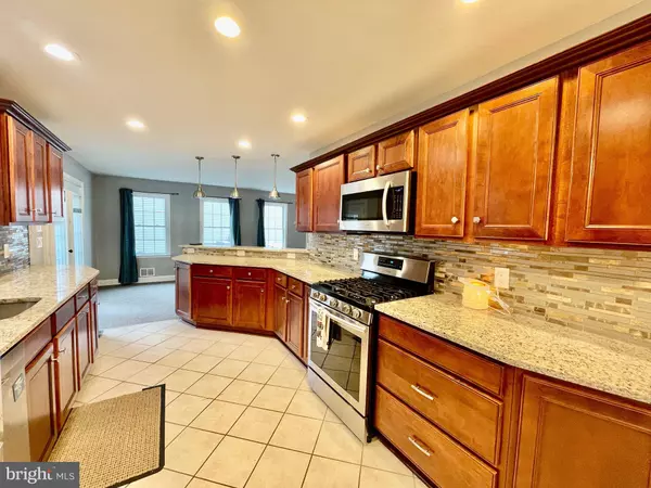 1030 BARNACLE DR, Manahawkin, NJ 08050