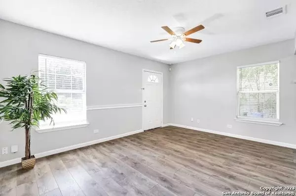 211 DICKSON AVE, San Antonio, TX 78214-2421