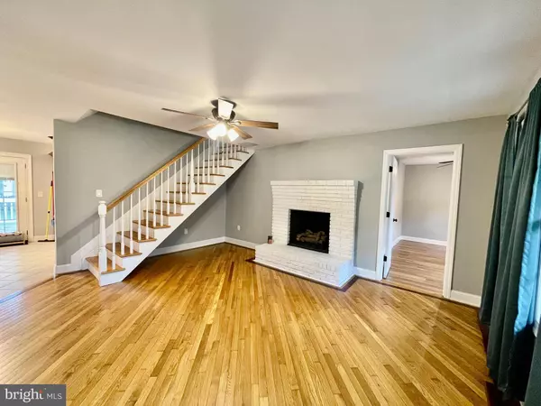 1030 BARNACLE DR, Manahawkin, NJ 08050