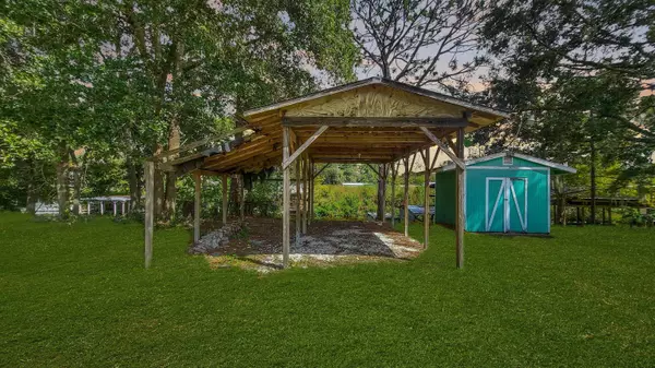 132 Shoreline Ave, Satsuma, FL 32177