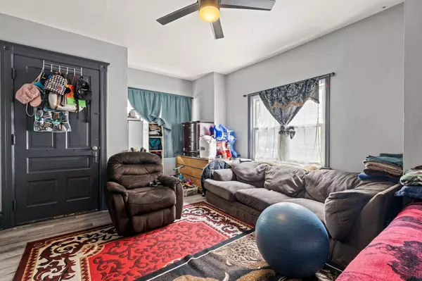 2861 S 7th St, Milwaukee, WI 53215